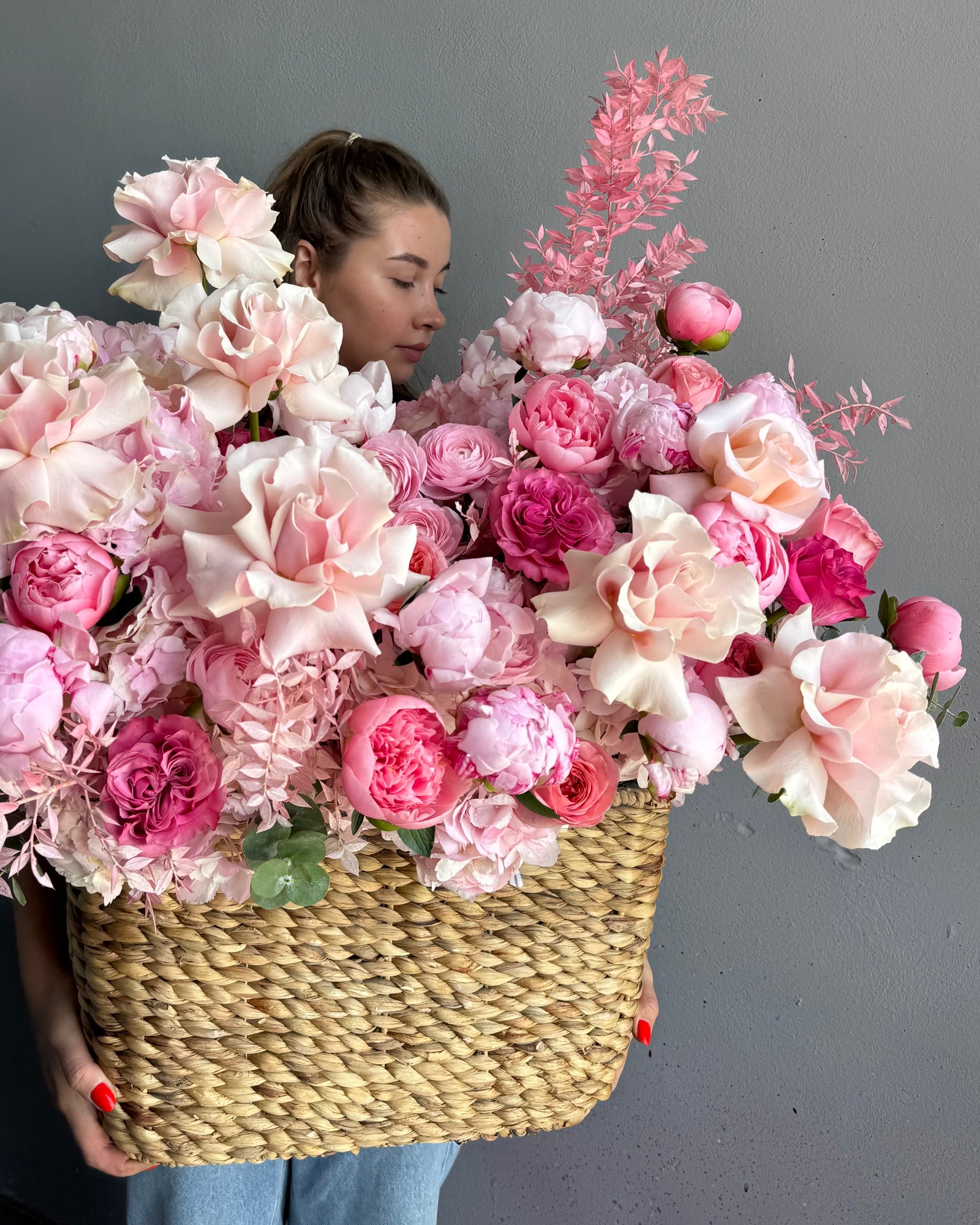 Flower Basket "The Way I Love You" - roses, hydrangeas, ranunculuses