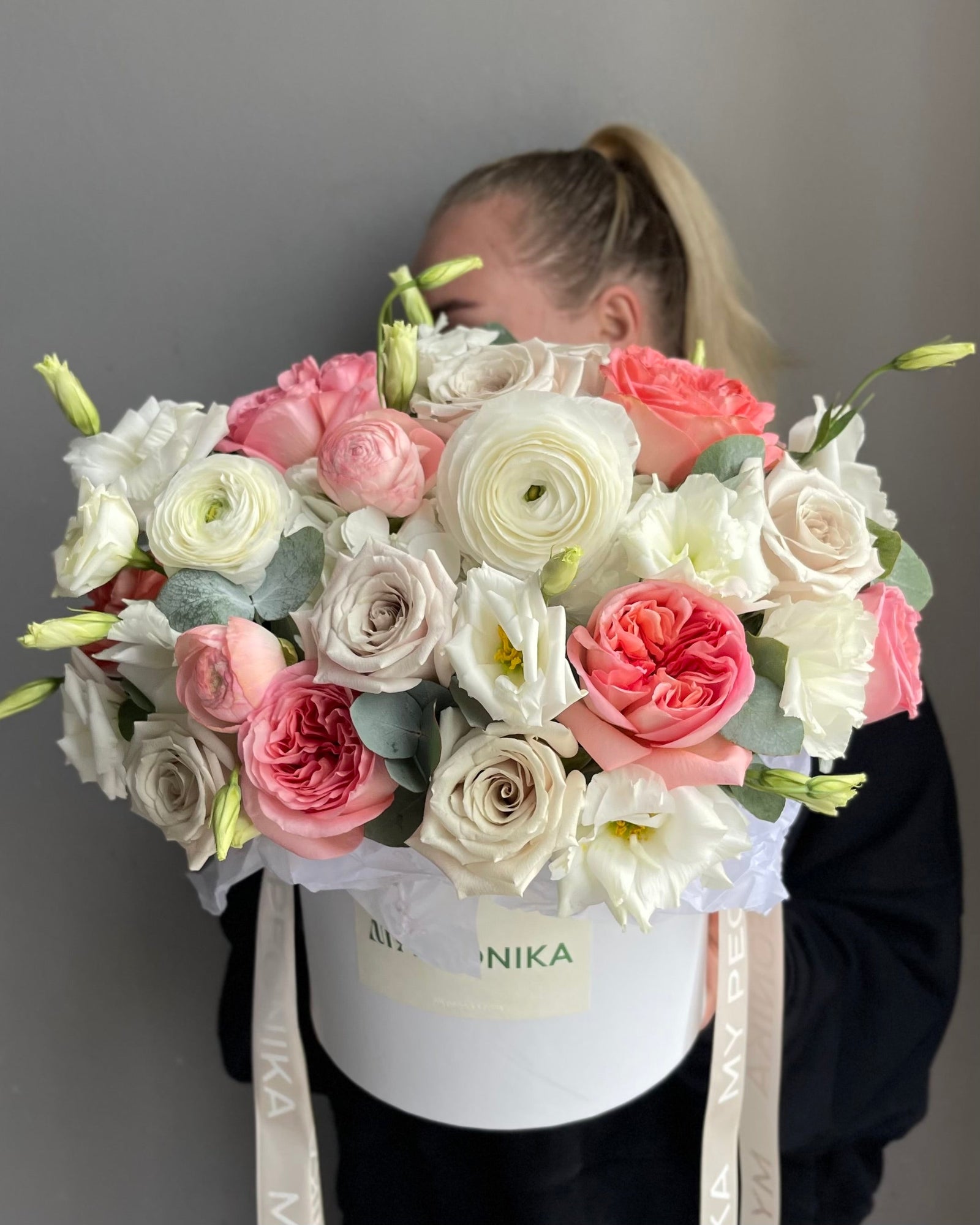 Flower Box “Love Jam” - ranunculuses, roses