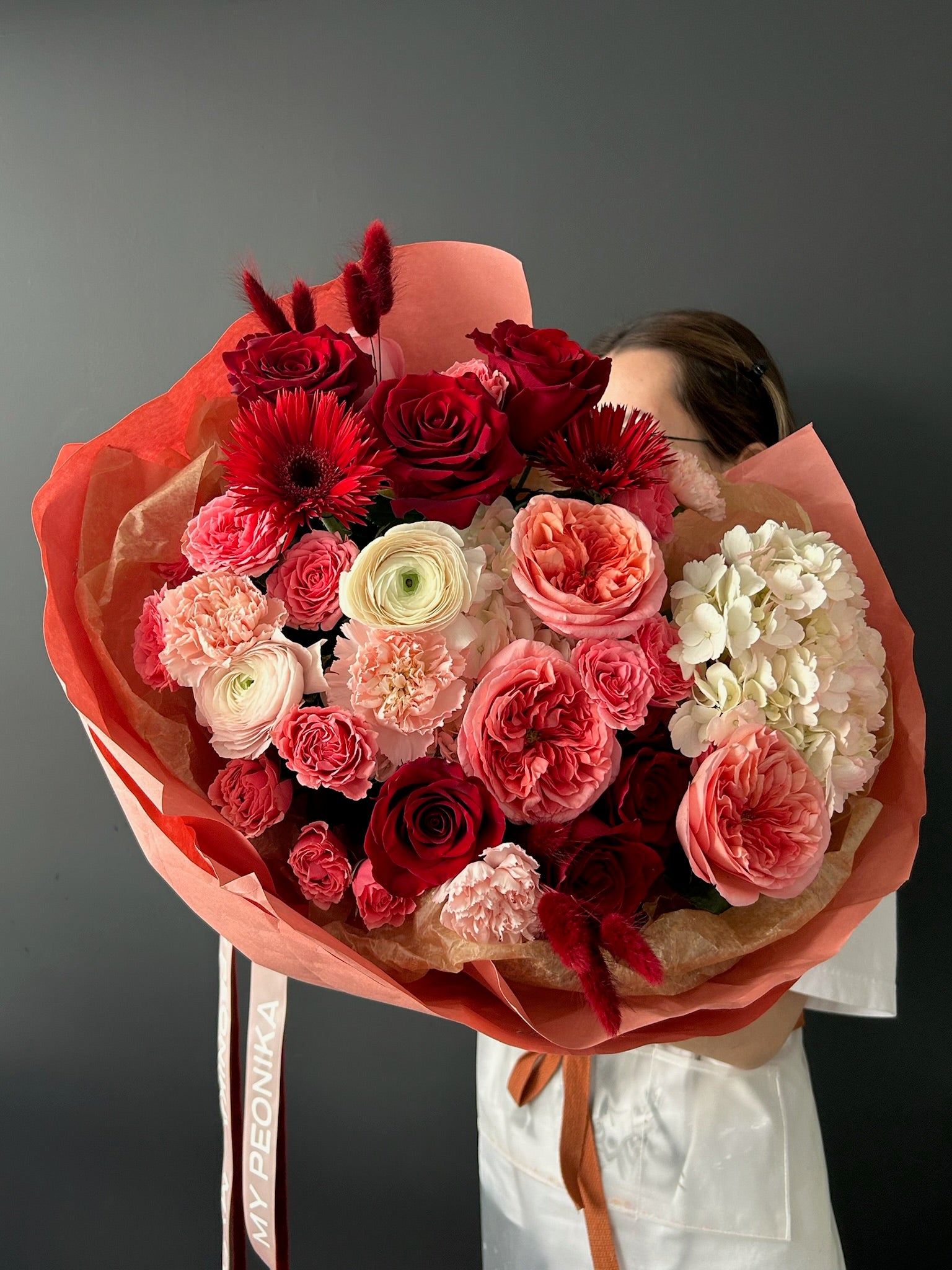 Bouquet &quot;Artist&#39;s Choice&quot; - select your budget, color palette, and let our skilled florists create a bespoke bouquet just for you