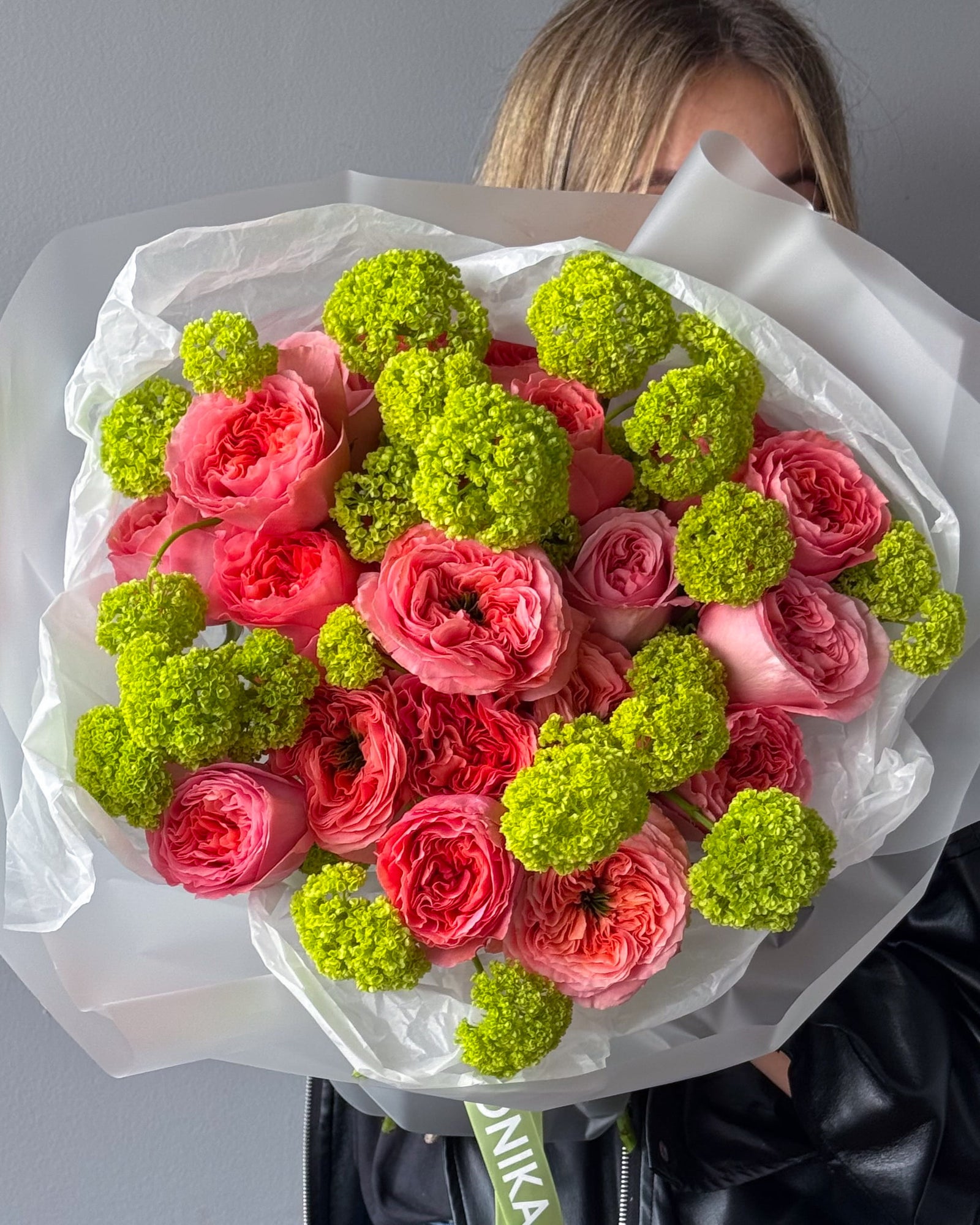 Bouquet "Lush Crush" - garden roses, viburnum