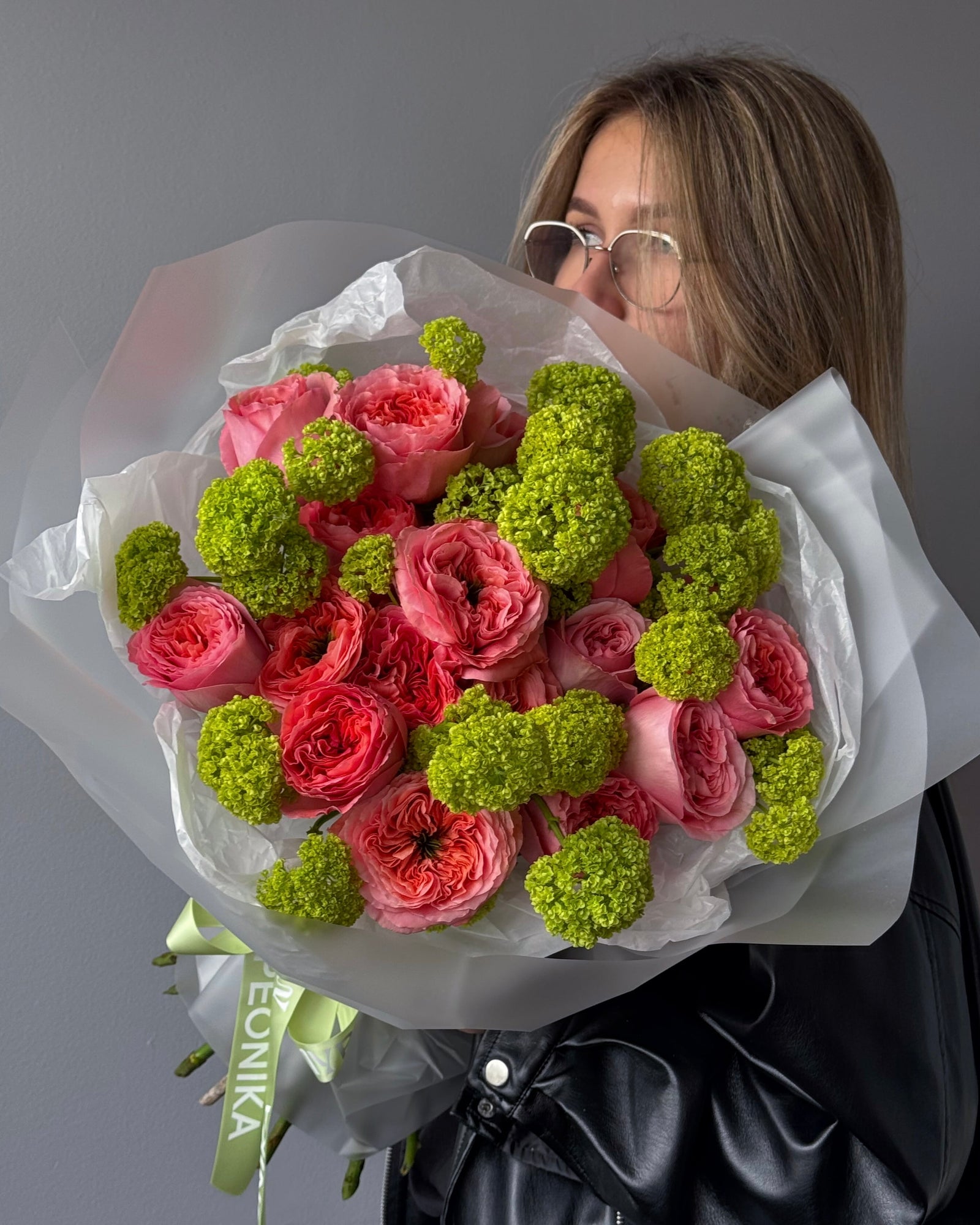 Bouquet "Lush Crush" - garden roses, viburnum