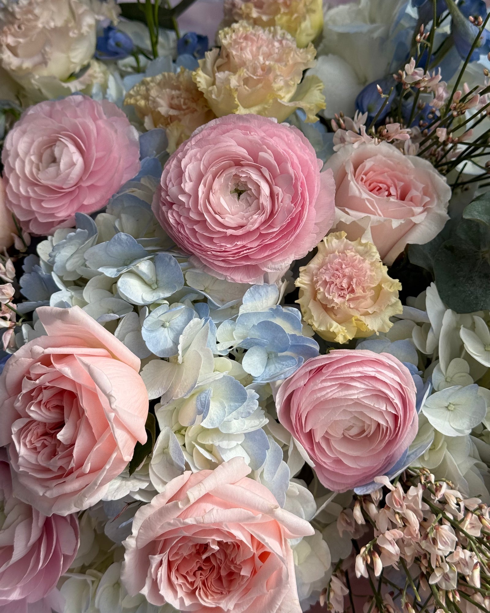 Bouquet "Morning Glow" - Ranunculus, hydrangeas, delphinium