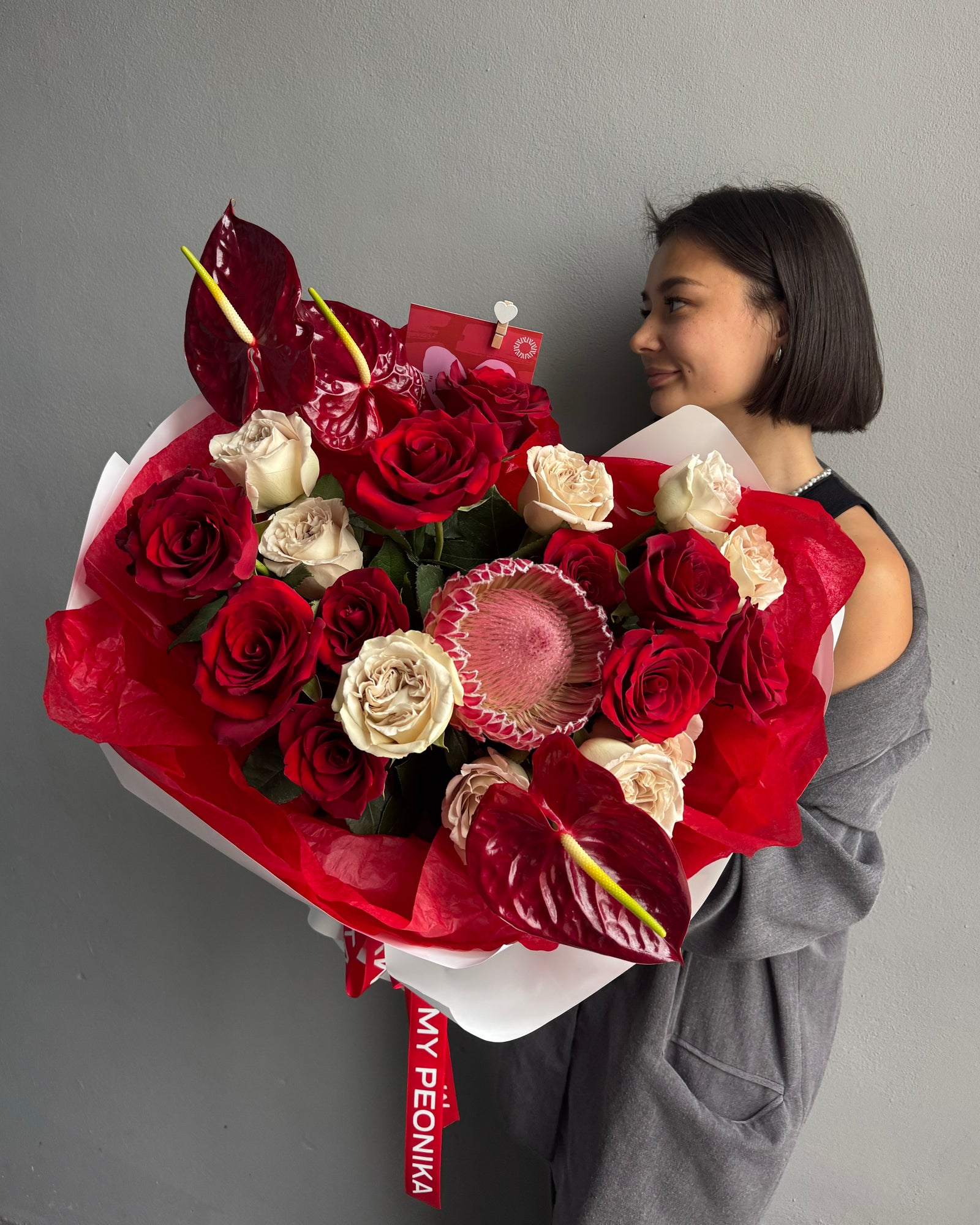 Bouquet "Exotic Kiss" - Roses, protea, anthurium