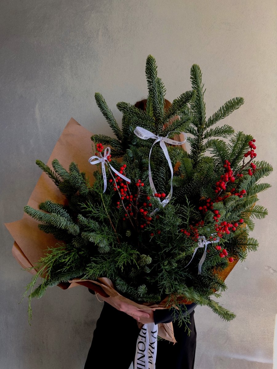 Christmas Bouquet "Minimalist" - My Peonika Flower Shop