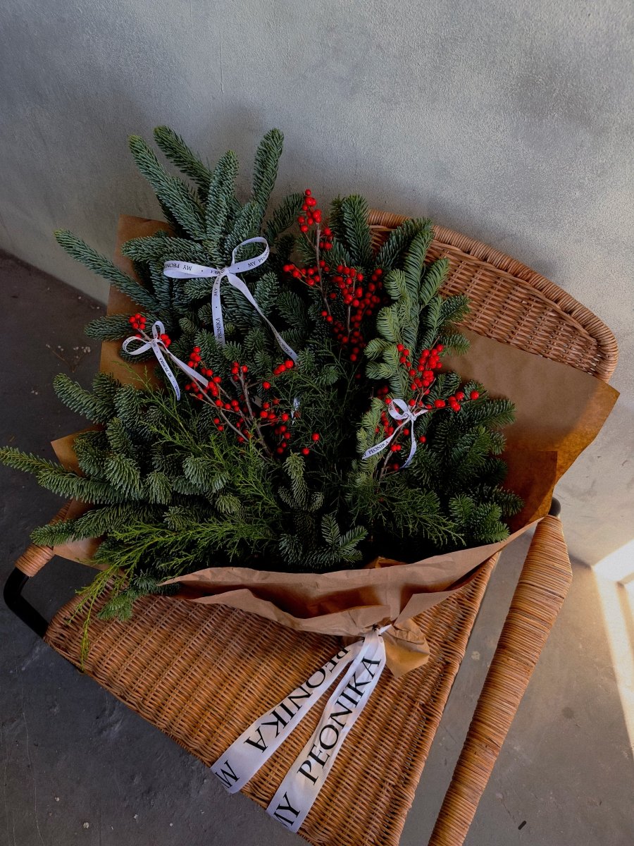 Christmas Bouquet "Minimalist" - My Peonika Flower Shop