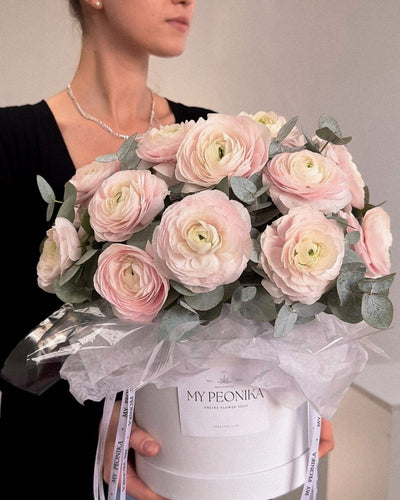 Flower Box "Ranunculus Hanoi & Eucalyptus" - My Peonika Flower Shop